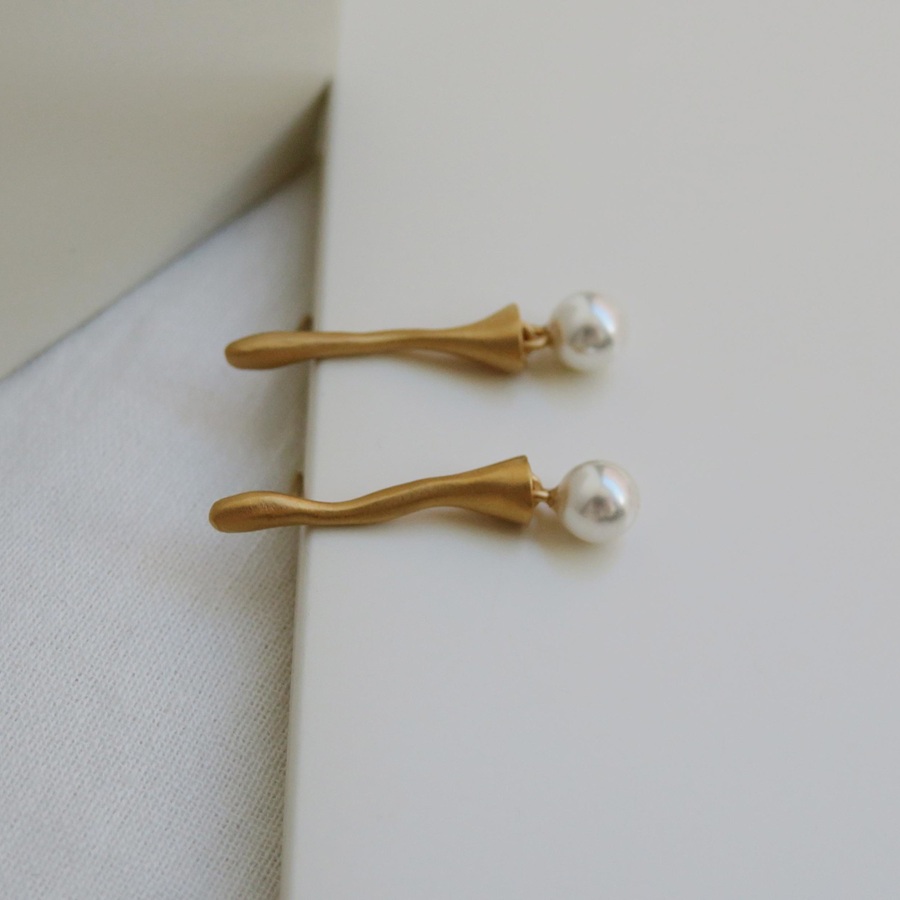 Eclat White Golden Earrings